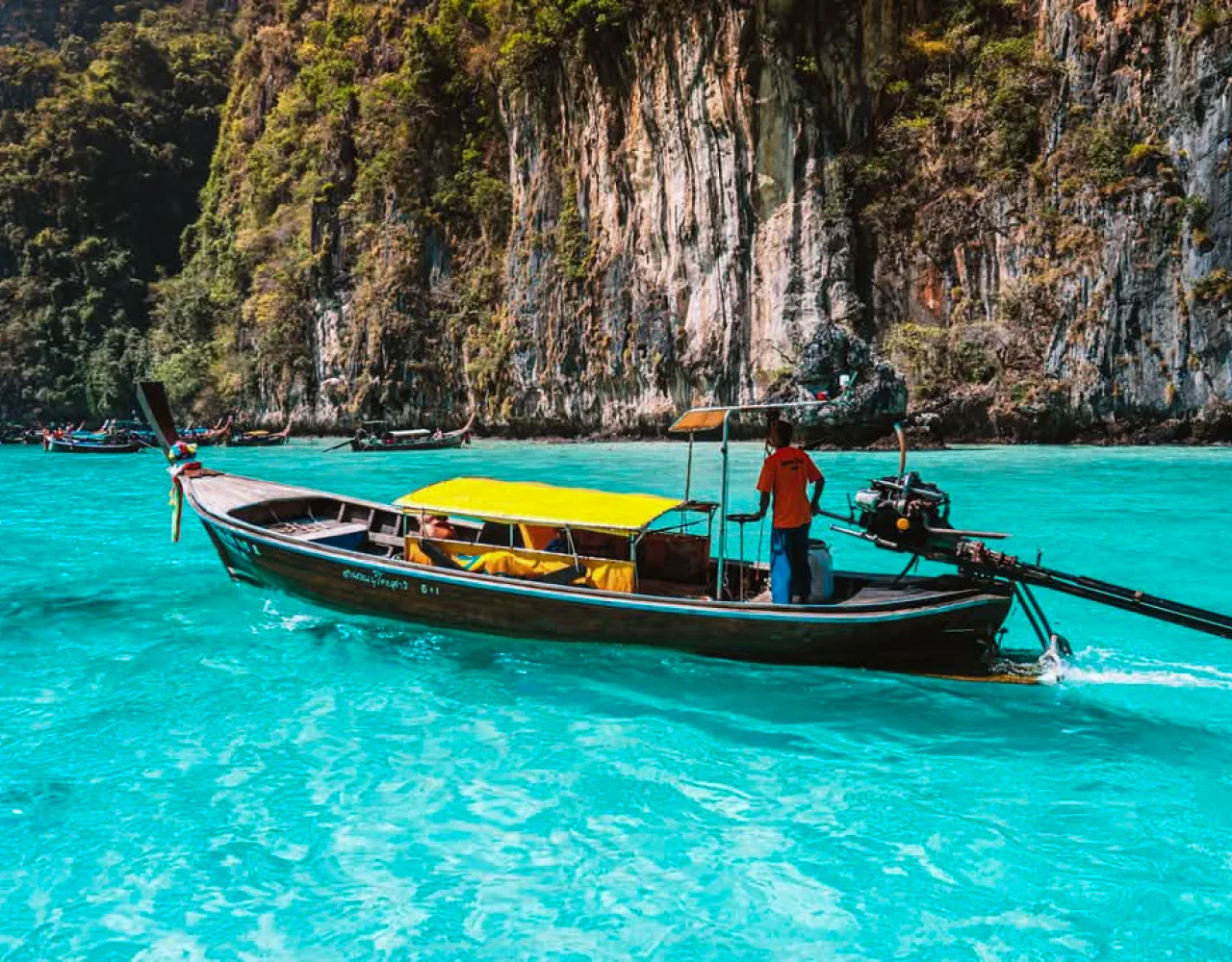 Private Boat Charter_HOODAHOOYAH TRAVEL