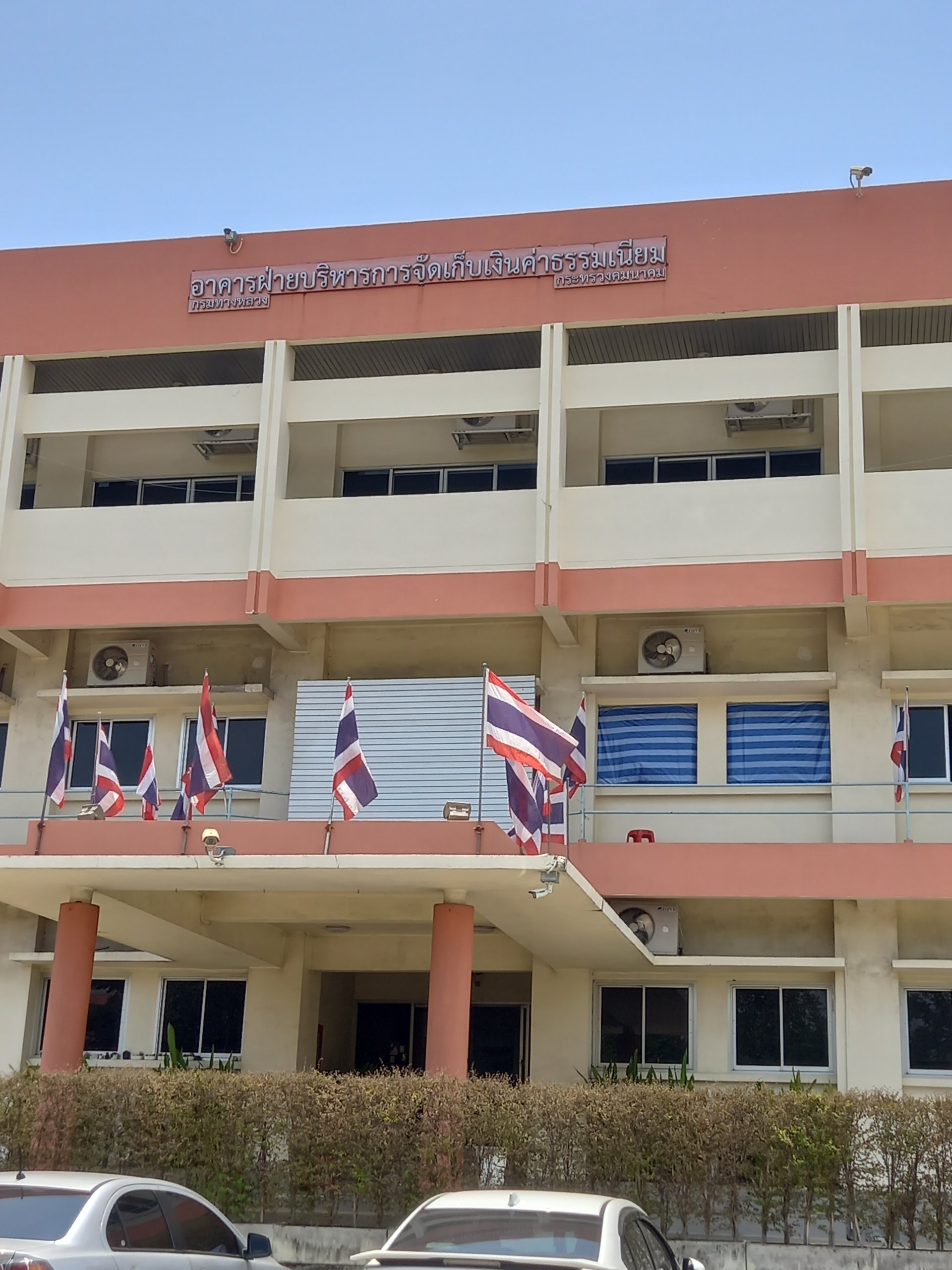 งานติดตั้งพื้นยกระดับ สูง 25 ซ.ม RaisedFloor HPL ห้อง Server Room 