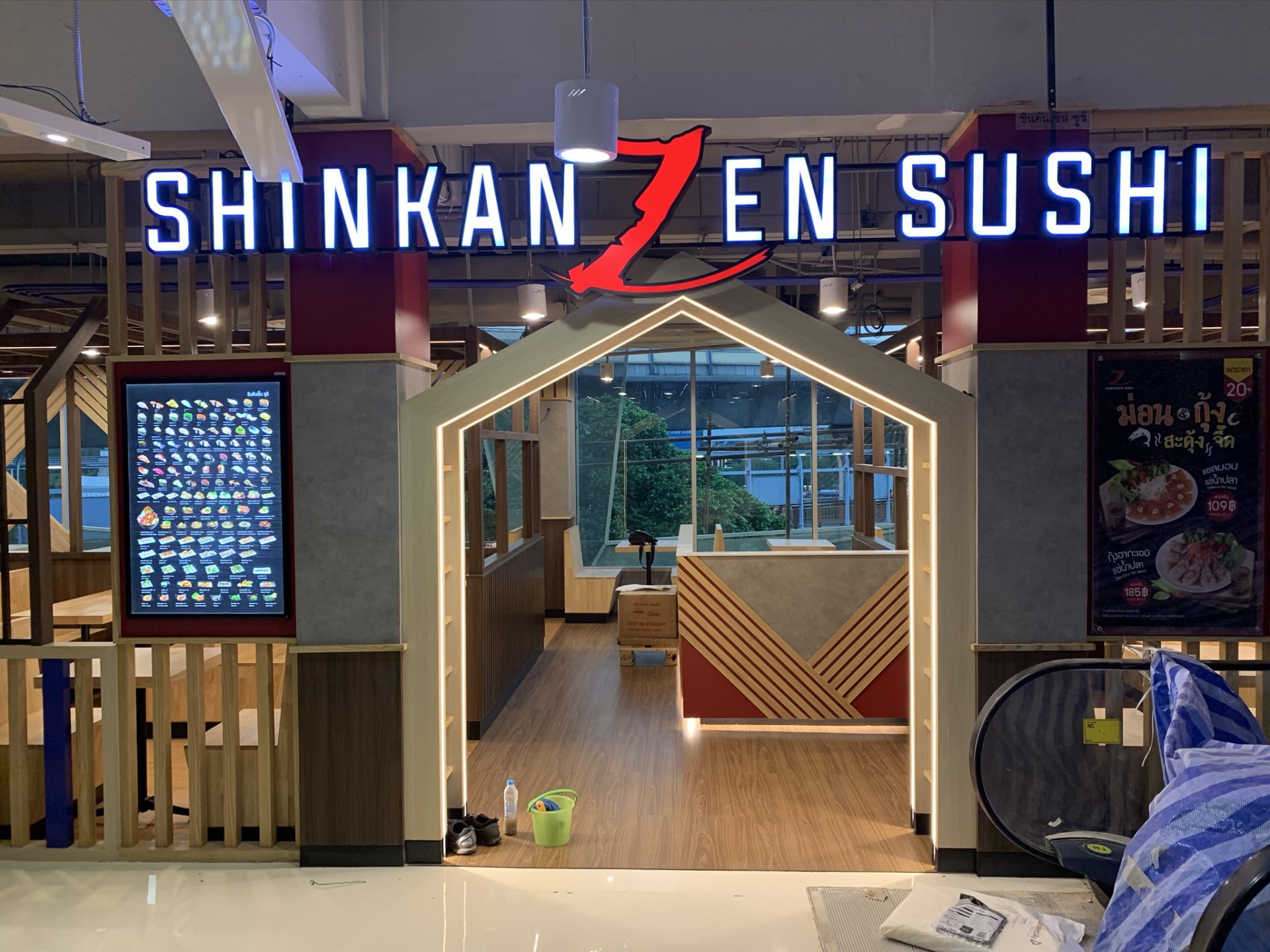 ควบคุมงาน Shinkanzen Sushi สาขา วิคตอรี่ ควบคุมงาน Shinkanzen Sushi สาขา วิคตอรี่