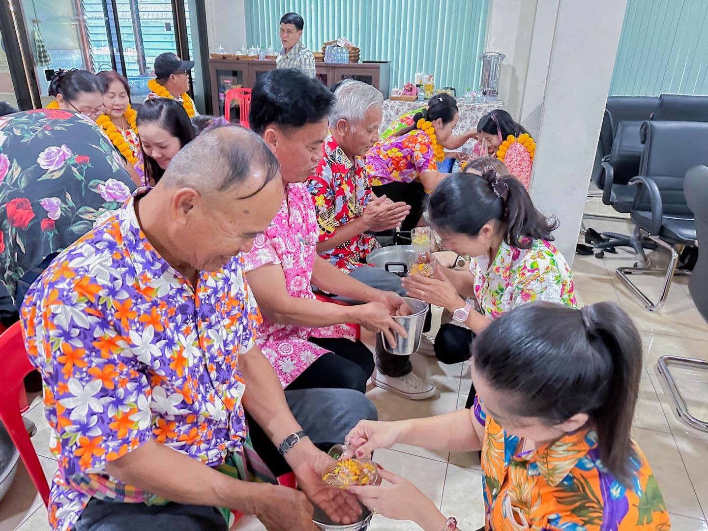 สหกรณ์การเกษตรท่าบ่อ จำกัด ร่วมกับสมาคมฉาปนกิจสงเคราะห์ของสมาชิกและพนักงานสหกรณ์การเกษตรท่าบ่อ จำกัด "ร่วมจัดกิจกรรมรดน้ำดำหัว เทศกาลวันสงกรานต์" ประจำปี 2566