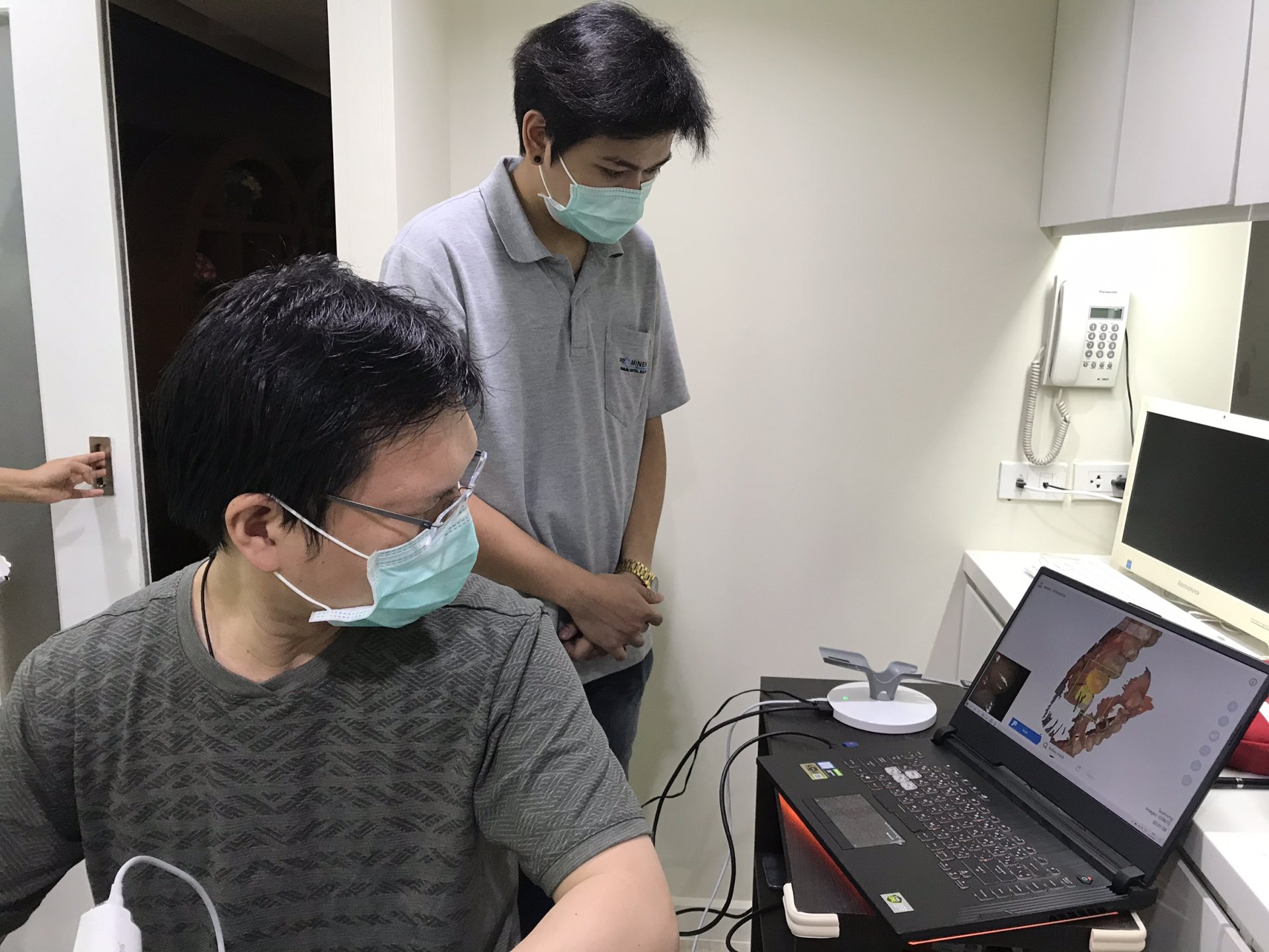 Service พร้อมสอนการใช้งาน เครื่อง Intraoral Scanner Runyes3D ณ คลินิค Dr.Pisut Service พร้อมสอนการใช้งาน เครื่อง Intraoral Scanner Runyes3D ณ คลินิค Dr.Pisut