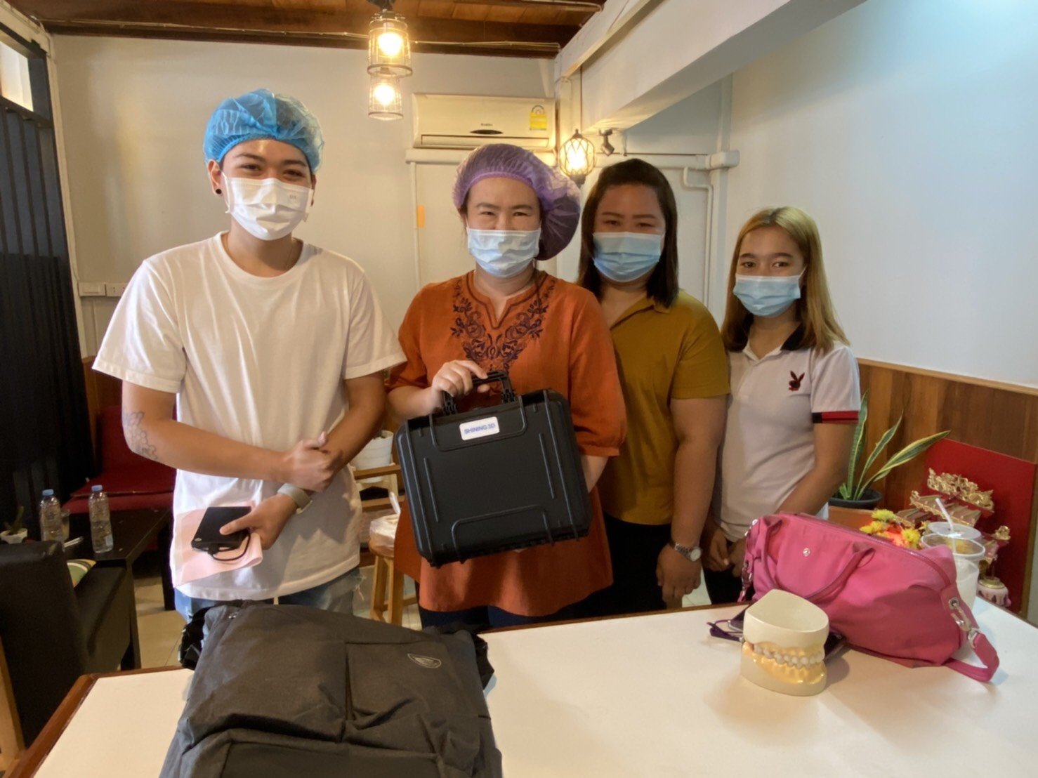 จัดส่งเครื่อง Intraoral scan shining 3D พร้อมสอนการใช้งานเพิ่มเติมให้กับ คลินิก I Smile Dental Trang จัดส่งเครื่อง Intraoral scan shining 3D พร้อมสอนการใช้งานเพิ่มเติมให้กับ คลินิก I Smile Dental Trang