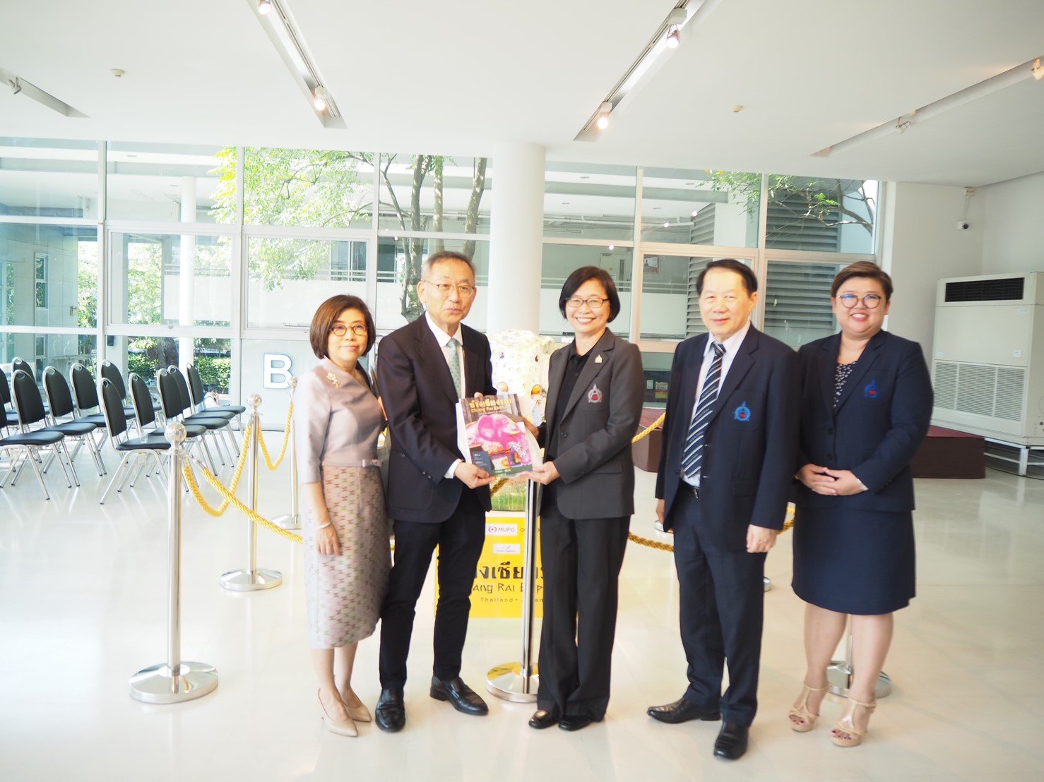 Deliver “Chiang Rai Art Elephant” to Thai-Nichi Institute of Technology Deliver “Chiang Rai Art Elephant” to Thai-Nichi Institute of Technology