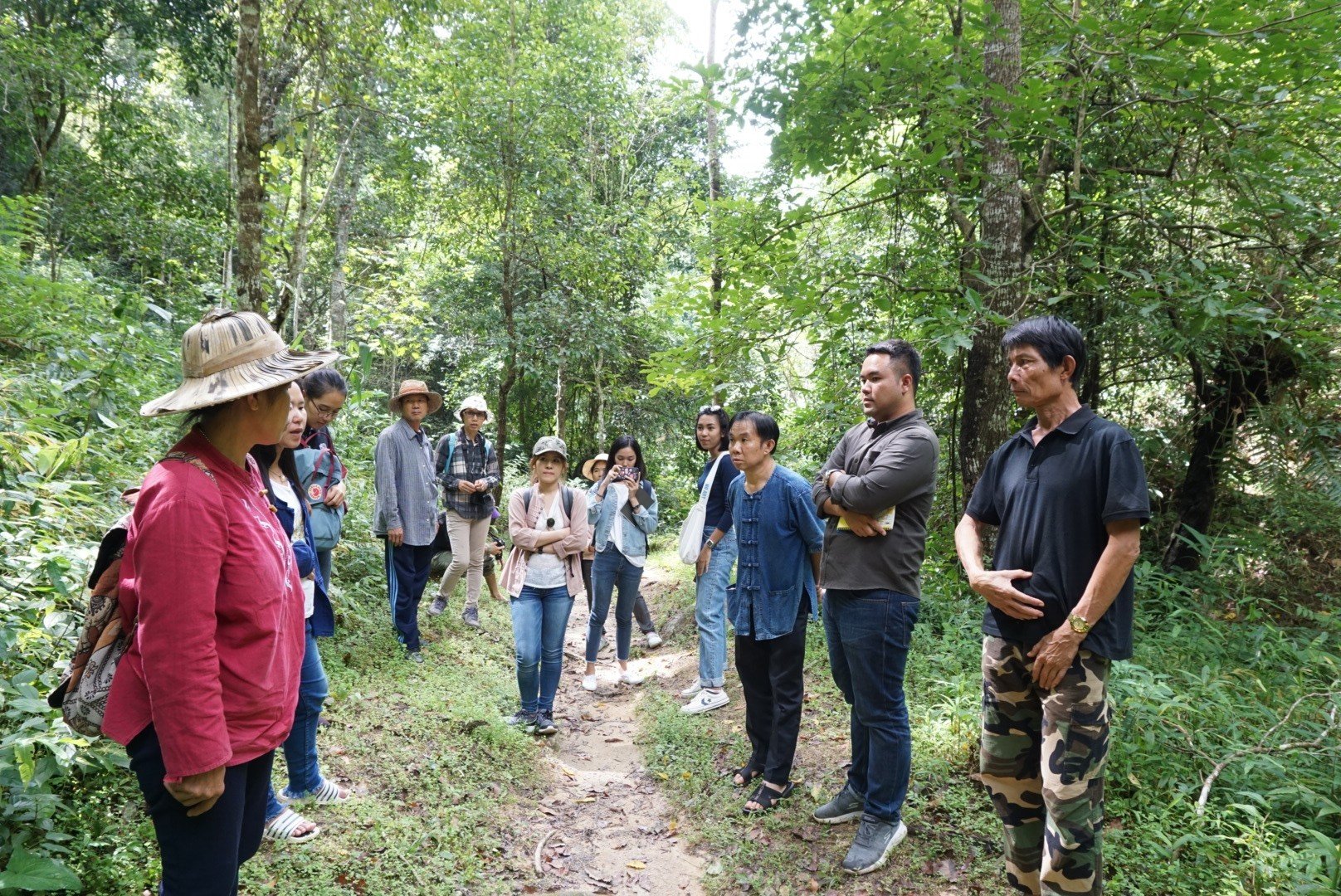 บทสรุปสำหรับผู้บริหาร โครงการวิจัย การจัดการท่องเที่ยวโดยชุมชนบนฐานแนวคิดเศรษฐกิจพอเพียงภายใต้พลวัติของการเปลี่ยนแปลง ของบ้านแม่กำปอง ตำบลห้วยแก้ว อำเภอแม่ออน จังหวัดเชียงใหม่  บทสรุปสำหรับผู้บริหาร โครงการวิจัย การจัดการท่องเที่ยวโดยชุมชนบนฐานแนวคิดเศรษฐกิจพอเพียงภายใต้พลวัติของการเปลี่ยนแปลง ของบ้านแม่กำปอง ตำบลห้วยแก้ว อำเภอแม่ออน จังหวัดเชียงใหม่