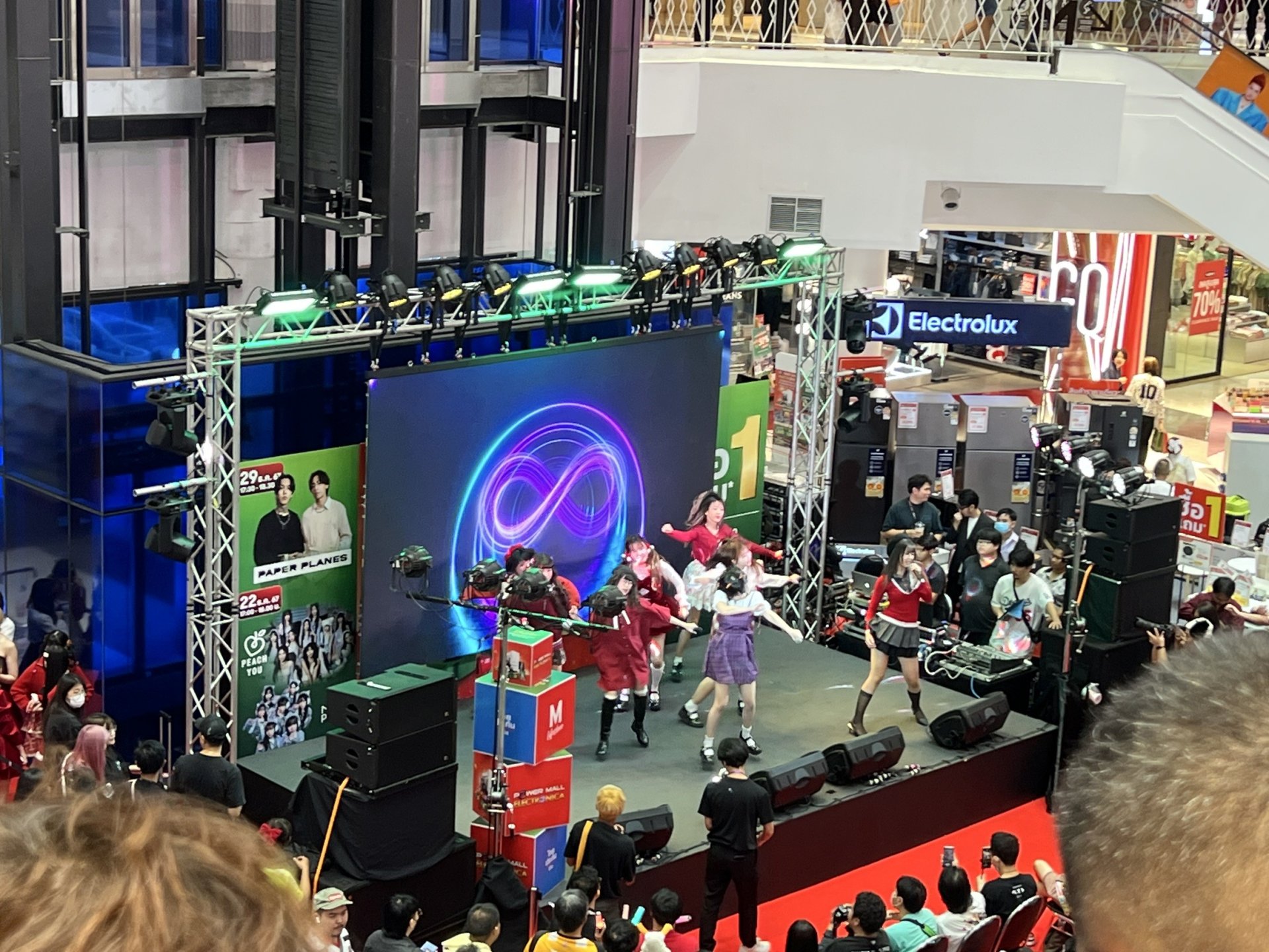 บริการให้เช่าเครื่องเสียง ไฟ งาน powermall เดอะมอลล์บางแค วันที่ 19 ธค 67 - 3 มค 68  บริการให้เช่าเครื่องเสียง ไฟ งาน powermall เดอะมอลล์บางแค วันที่ 19 ธค 67 - 3 มค 68