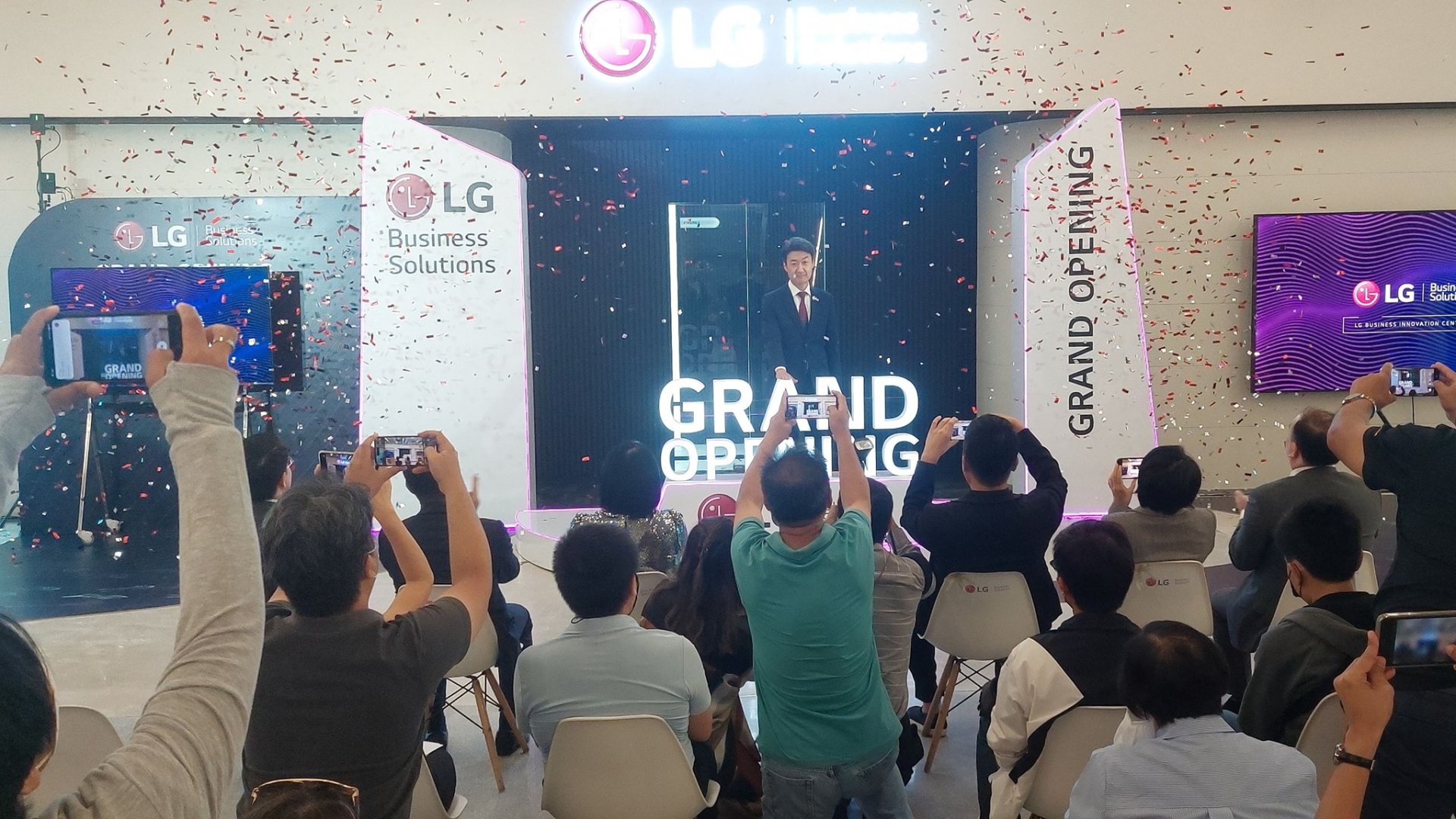บริการติดตั้งเครื่องเสียง ไฟ เปเปอร์ชู๊ต True ดิจิทัล พาร์คเปิดตัวงาน LG  บริการติดตั้งเครื่องเสียง ไฟ เปเปอร์ชู๊ต True ดิจิทัล พาร์คเปิดตัวงาน LG