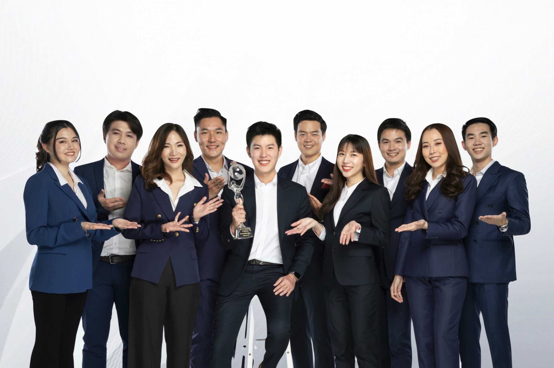 ทีมงาน iAgencyAIA.com
