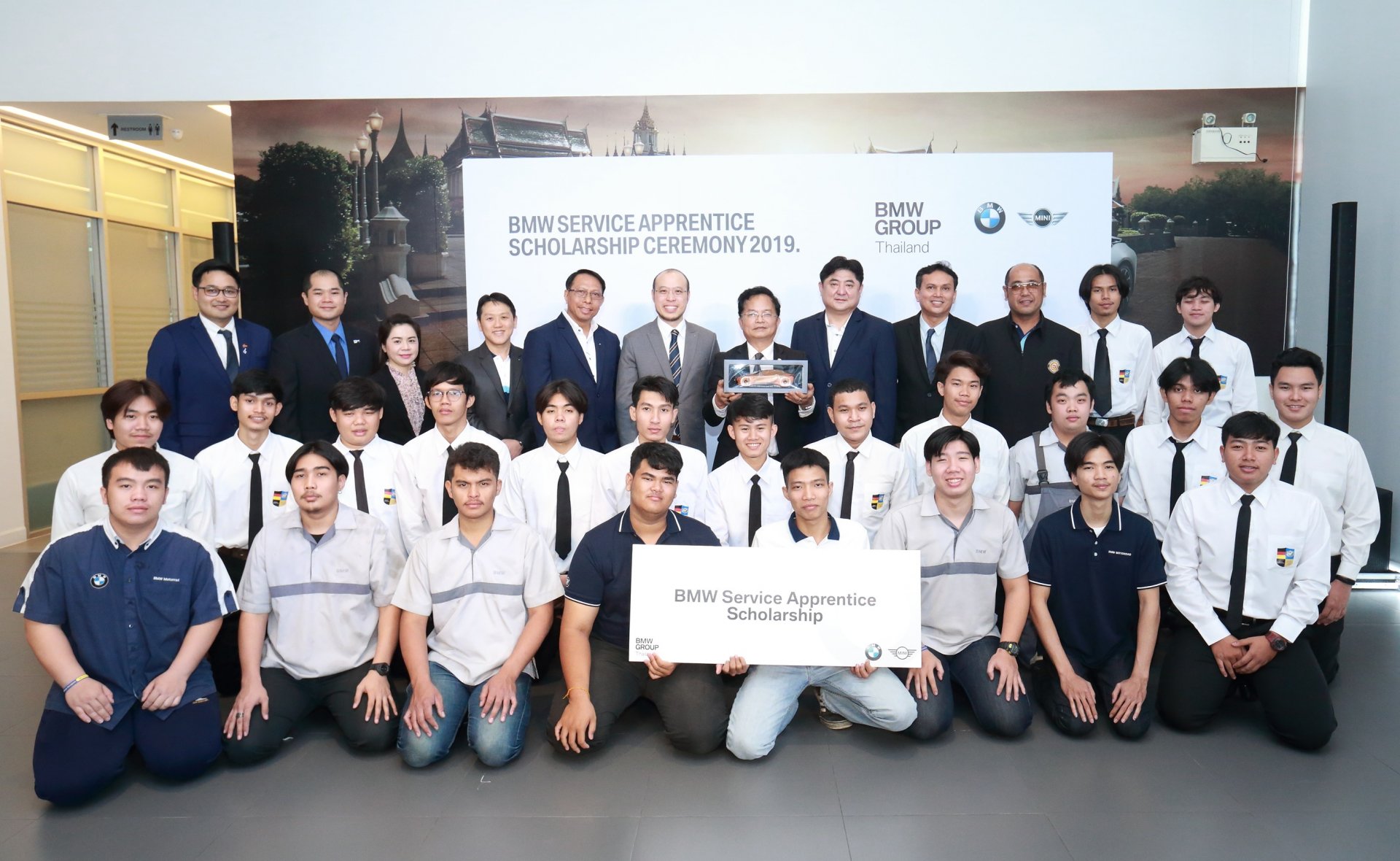บีเอ็มดับเบิลยู กรุ๊ป ประเทศไทย สนับสนุนนักศึกษาอาชีวะไทยก้าวไกลระดับสากล มอบทุนการศึกษาในโครงการ BMW Service Apprentice Program แก่นักศึกษาจาก 3 สถาบัน