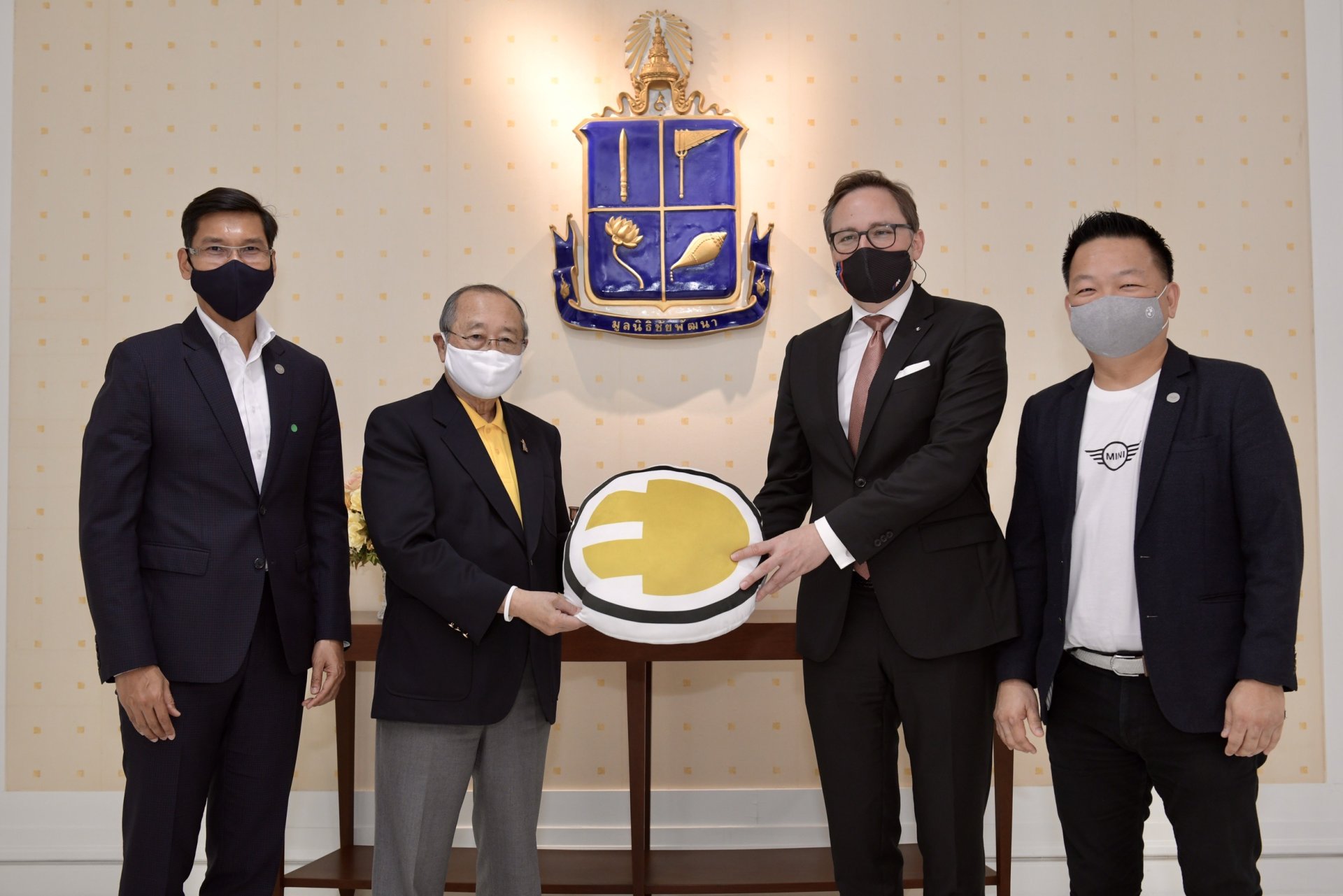 มินิ ประเทศไทย มอบรายได้จากการประมูลเลขลำดับการผลิตรถยนต์  มินิ จอห์น คูเปอร์ เวิร์คส์ จีพี ให้กองทุนชัยพัฒนาสู้ภัยโควิด-19