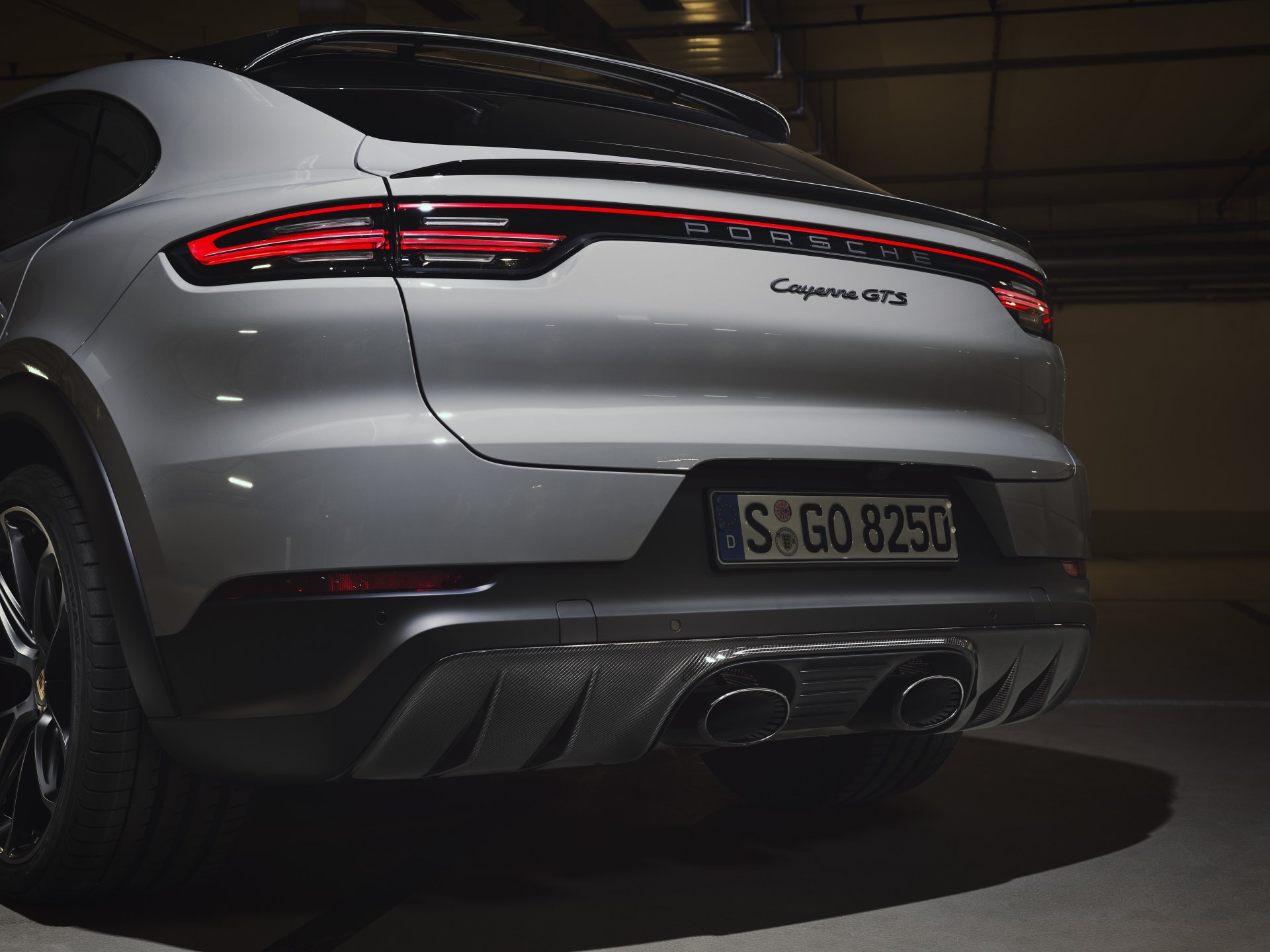 สองสุดยอดสปอร์ต SUV ยกระดับความแรง พร้อมเพิ่มเติมอุปกรณ์พิเศษ ติดตั้งขุมพลังเครื่องยนต์ V8: ปอร์เช่ คาเยนน์ จีทีเอส ใหม่ (The new Porsche Cayenne GTS)