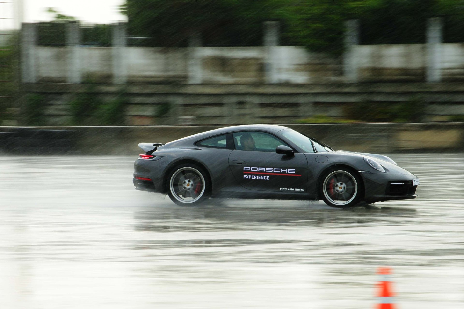 เอเอเอสฯ จัดงาน Porsche Driving Experience เปิดประสบการณ์การขับขี่สุดหรูพร้อมทดสอบสมรรถนะรถยนต์ปอร์เช่หลากรุ่นอย่างเต็มพิกัด 