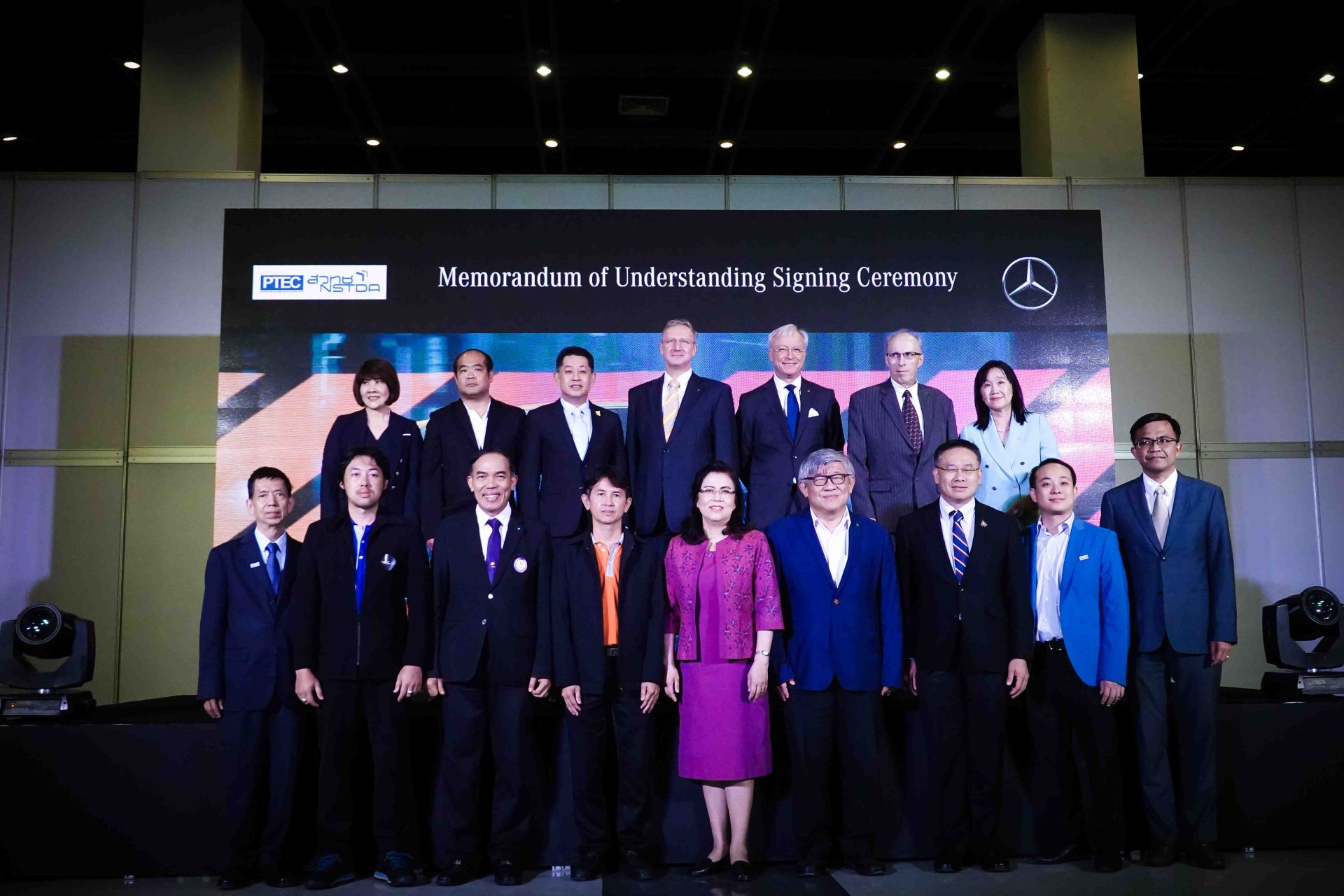 เมอร์เซเดส-เบนซ์ จับมือ สวทช. ลงนามความร่วมมือถ่ายทอดเทคโนโลยียานยนต์ไฟฟ้า  และการทดสอบแบตเตอรี่ลิเธียมเป็นแห่งแรกในไทยและอาเซียน