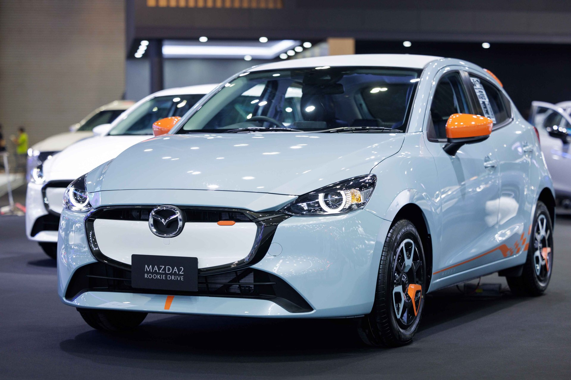 https://image.makewebeasy.net/makeweb/m_1920x0/PcJb6GejI/DefaultData/Mazda2_Rookie_Drive_front.jpg?v=202311151122