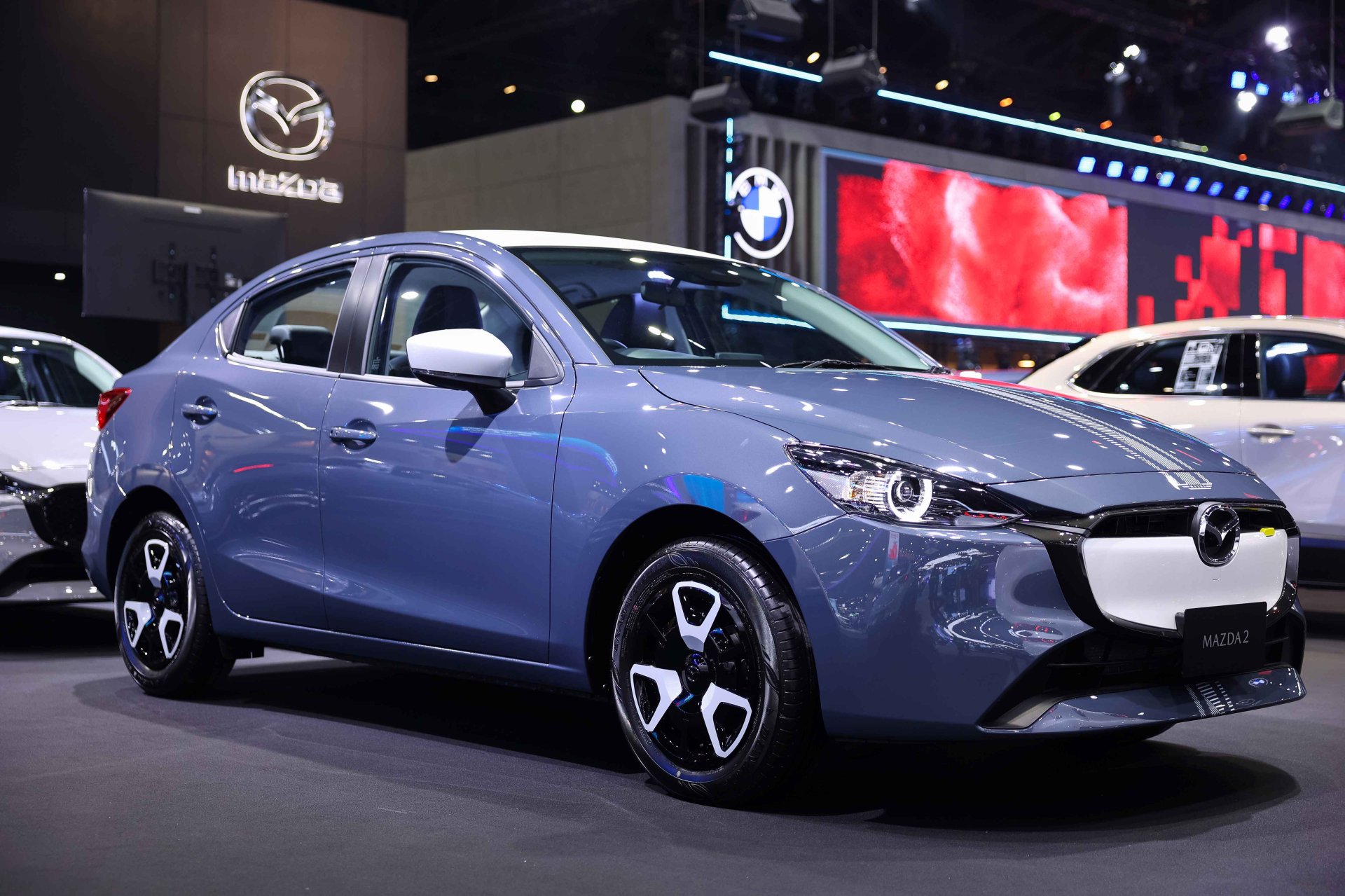 https://image.makewebeasy.net/makeweb/m_1920x0/PcJb6GejI/DefaultData/Mazda2_with_Clap_Pop_accessory_side.jpg?v=202311151122