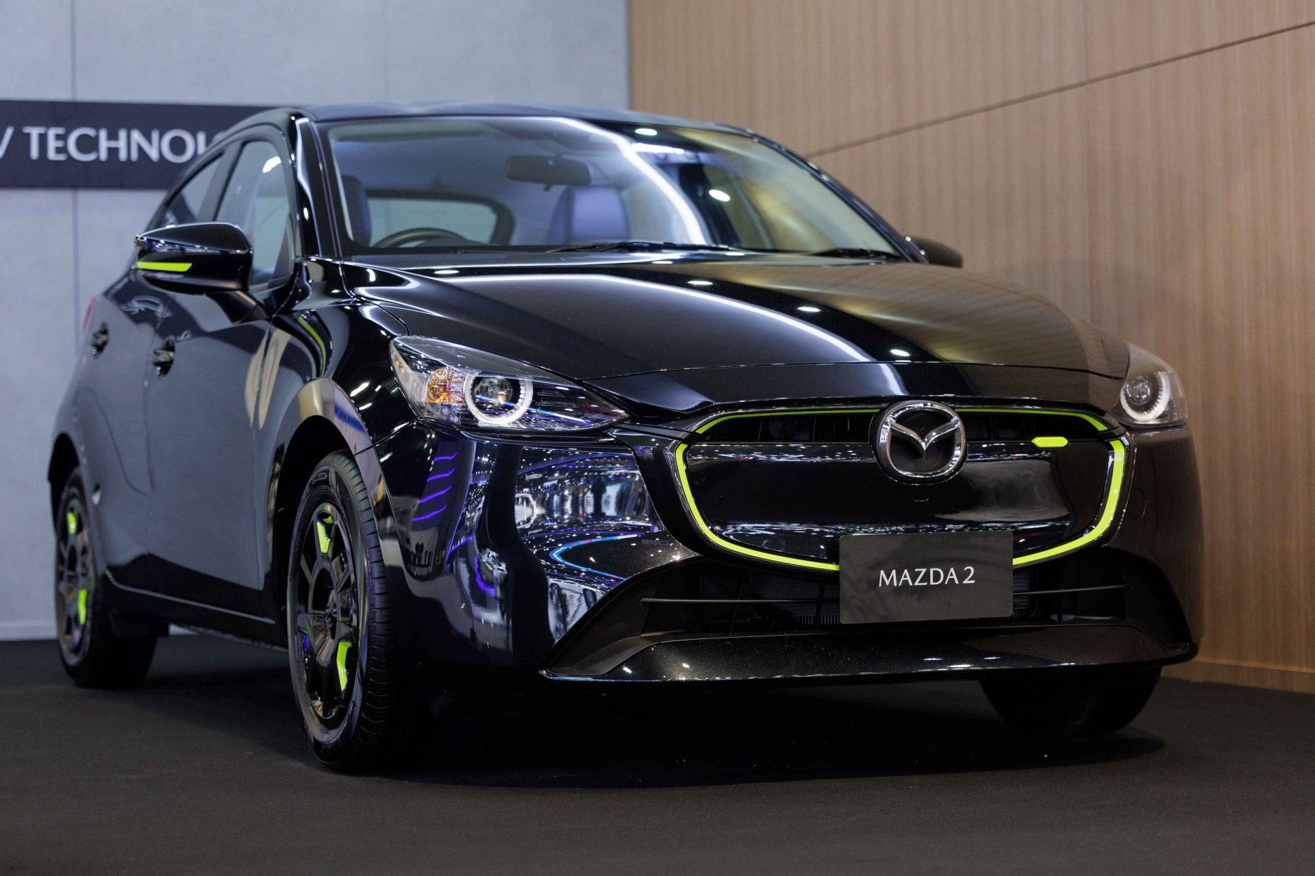 https://image.makewebeasy.net/makeweb/m_1920x0/PcJb6GejI/DefaultData/Mazda2_with_Sci_Fi_accessory_front.jpg?v=202311151122