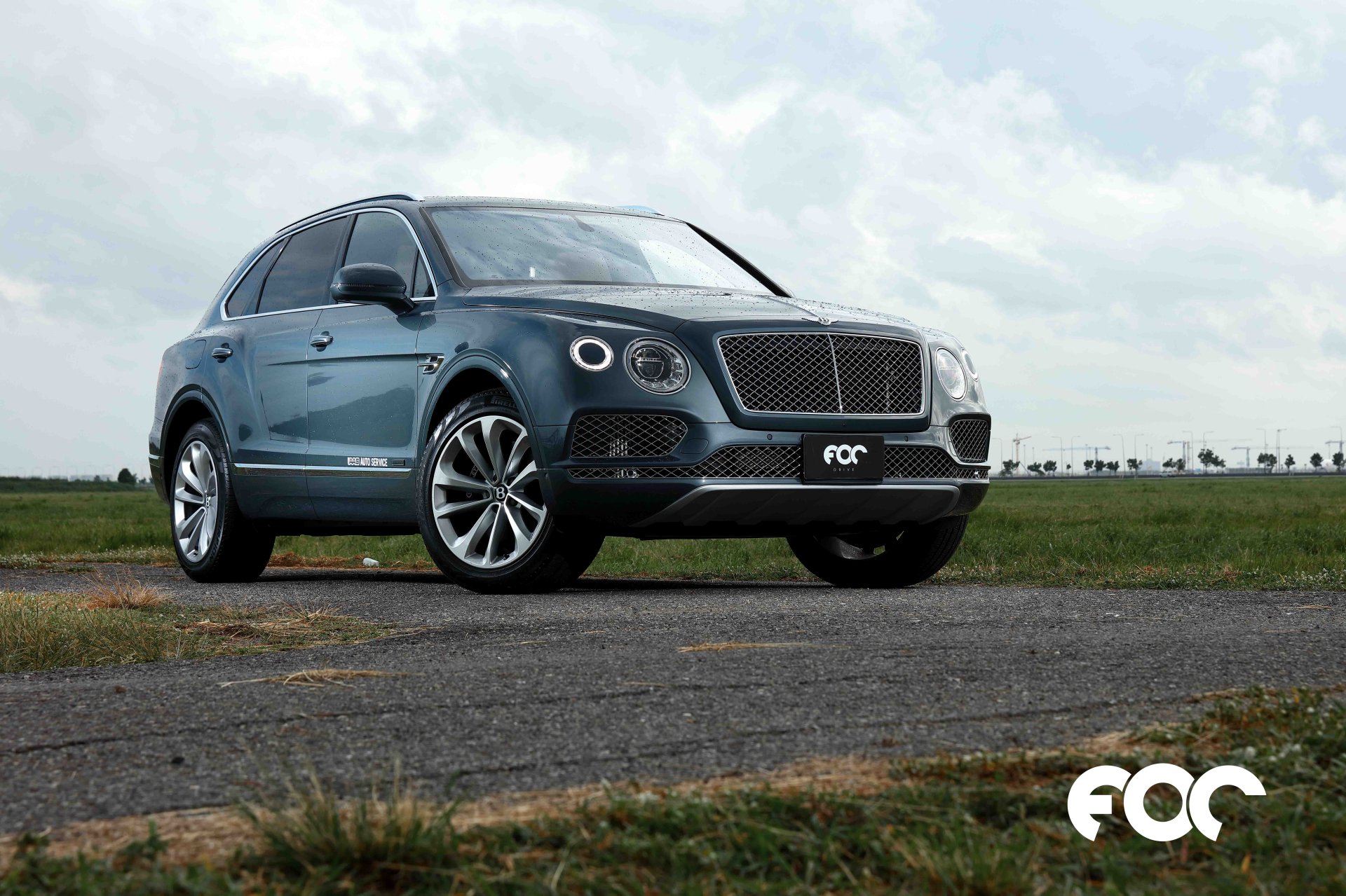 Test Drive Bentley Bentayga V8 Tri-Turbo