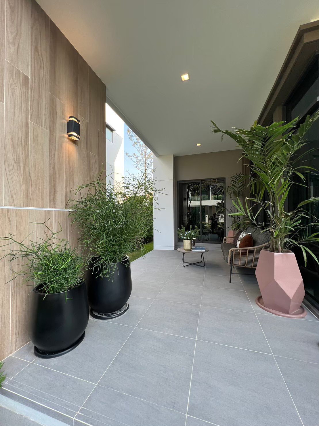 PROJECT REVIEW :  Venue ID Vibhavadi-Phahol