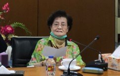 华侨中医院举办“王艳粧中医师退休”欢送会 华侨中医院举办“王艳粧中医师退休”欢送会