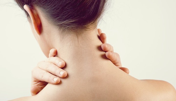 แก้อาการปวดต้นคอ ด้วย 3 ท่าบริหารง่ายๆ แก้อาการปวดต้นคอ ด้วย 3 ท่าบริหารง่ายๆ