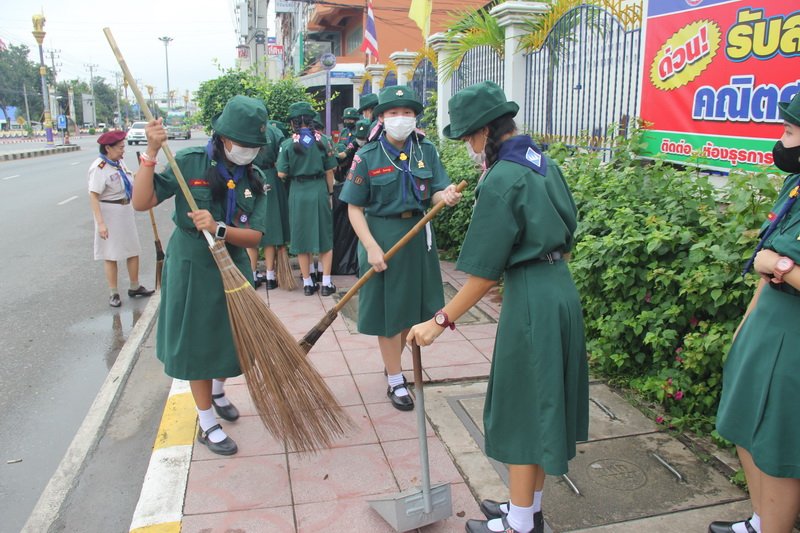 ลูกเสือ เนตรนารีสามัญรุ่นใหญ่โรงเรียนวีรศิลป์ บำเพ็ญประโยชน์ในวันวชิราวุธ