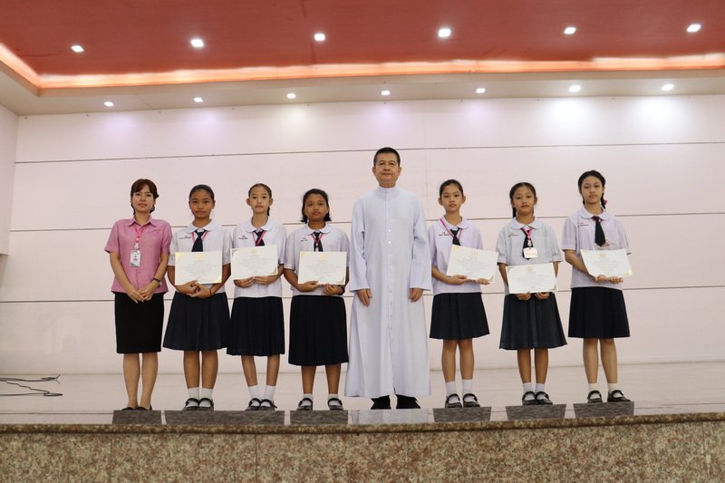 รับรางวัลการประกวดสวดมนต์หมู่สรรเสริญพระรัตนตรัย ทำนองสรภัญญะ