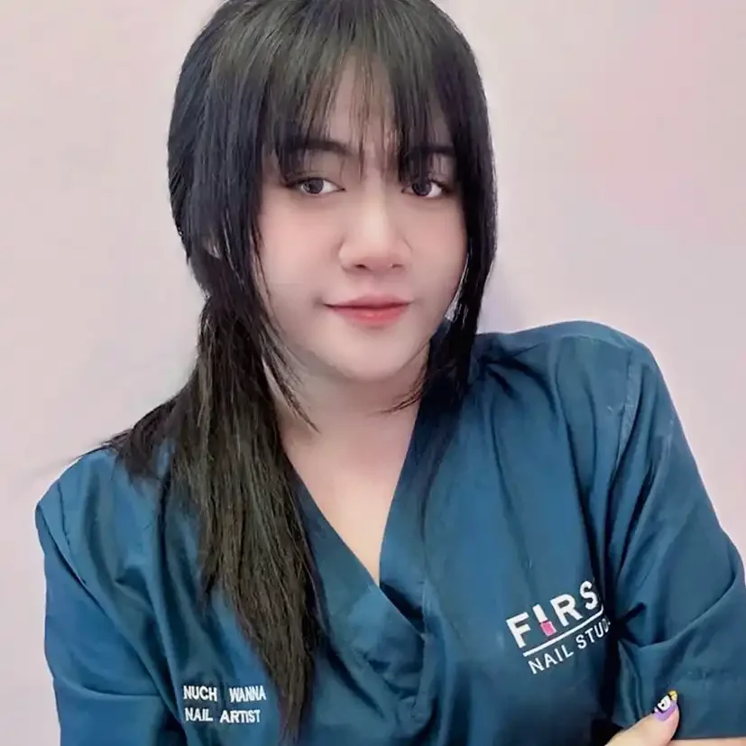 ช่างนุช ช่างทำเล็บ