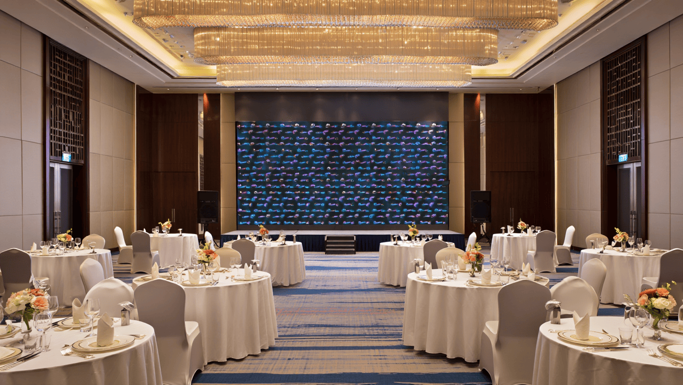 โรงแรมเลือกแบบไหนดี? เจาะลึกความคุ้มค่าระหว่าง จอ LED แบบถอดประกอบ vs จอ LED ติดตั้งถาวร vs Transformer LED 