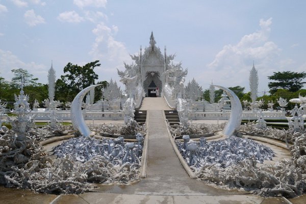 One Day Chiang Rai White Temple+Blue Temple+Huay Pla Kang Temple+Singha Park