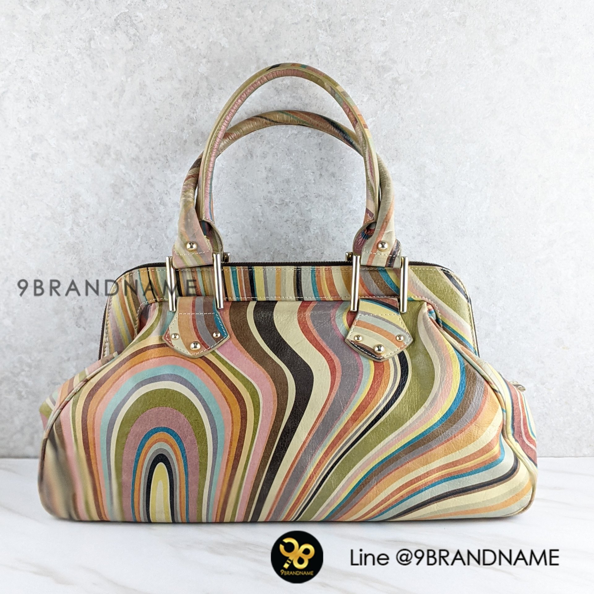 Used : Paul Smith​ Swirl​ bowling bag - Authentic​ bag Size : 45