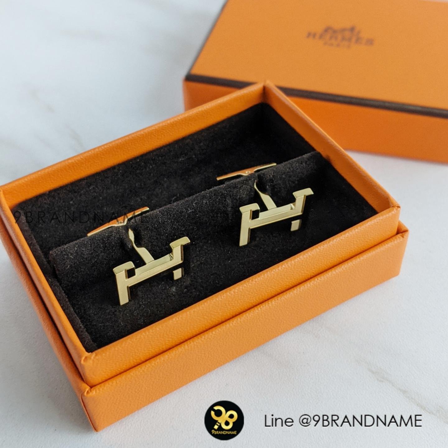 Hermes Boutons de manchette Cufflinks in metal with cold gold-plated hardware.