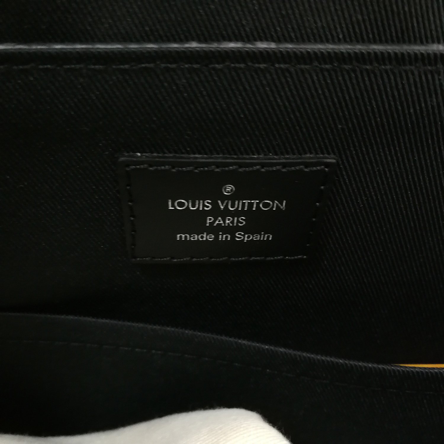 Imitation Louis Vuitton M44000 District PM Messenger Bag Monogram Eclipse  Canvas faux sac pas cher Chine ,réplique Sac