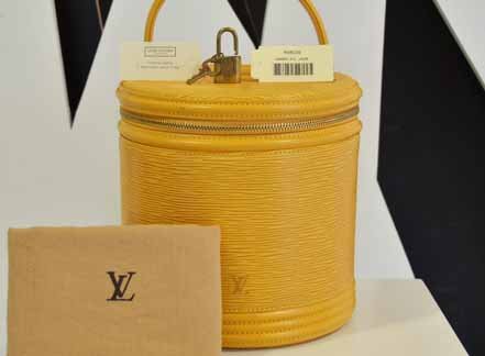 Louis Vuitton Bucket Epi ลายไม้สีเหลิอง ด้านในบุกำมะหยี่สีม่วง สวยๆ ค่ะ