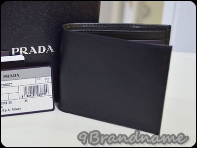 Prada Saffiano Short Wallet for men กระเป๋าสตาค์ ผู้ชาย ใบสั้น สีดำ เรียบเท่ค่า