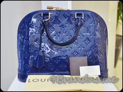 Louis Vuitton Alma Vernis Grand Bleu size PM กระเป๋าทรอัลม่า ยอดนิยม หนังแก้วสีน้ำเงินเข้ม สวยหรูมากๆเลยค่ะ