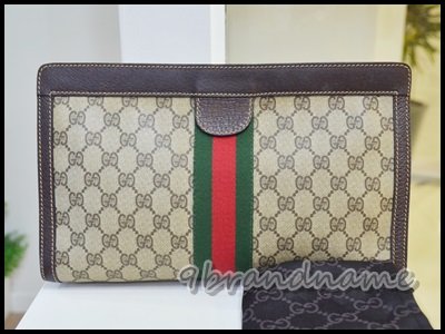 Gucci Clutch Begie Canvas กระเป๋าหนีบ หรือ cosmatic bag  หนังคานวาสคาดผ้าเขียวแดง signature ใบใหญ่ใช้ง่ายค่า สภาพดี