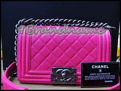 Chanel Boy calf skin pink Fushia Size 8- Authentic Bag กระเป๋าชาแนลบอย มินิ สะพาย cross body สีชมพูบานเย็น อะไหล่เงินรมดำ หายากค่า