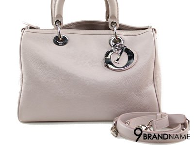 Christian Dior Granville Polochon Baby Pink Deerskin - Used Authentic Bag กระเป๋าคริสเตียนดิออร์ ทรงคล้ายสปีดี้มีสายยาว หนังแท้สีชมพูอ่อนอะไหล่เงิน ขายกระเป๋ามือสองค่ะ