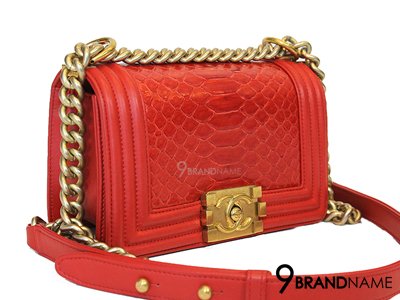 Chanel Boy 8 Python Red Small Flap Bag GHW - Used Authentic Bag กระเป๋า ชาแนลบอย ไซส์ 8" สีแดง อะไหล่ โซ่ สีทองเด่น หนังตรงกลางเป็นหนังงูสีแดงลายสวยมากค่ะ เป็นนี้สวยเด่น ของแท้ มือสอง สภาพดีค่ะ