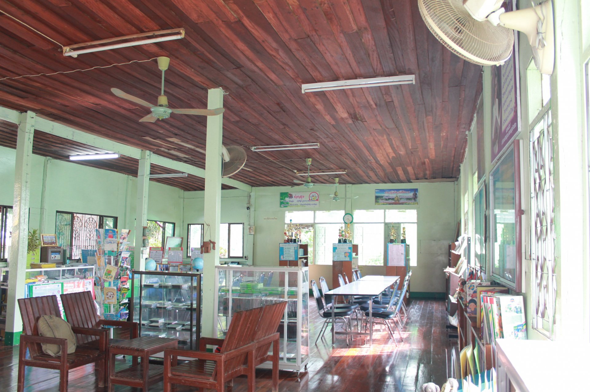 มอบห้องสมุดกรีนวิงให้โรงเรียนโล๊ะป่าห้า อ.เมือง จ.เชียงราย วันที่ 26 ก.ค. 2556