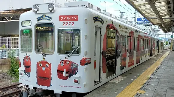 รถไฟธีม Chuggington (Okaden Chuggington) ของ Wakayama Electric Railway ที่สถานี Wakayama