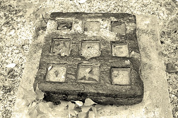 แผนผัง “กรุ” สมัยอยุธยา มาจากแผ่นศิลาฤกษ์ “ครรภบัตร” แผนผัง “กรุ” สมัยอยุธยา มาจากแผ่นศิลาฤกษ์ “ครรภบัตร”