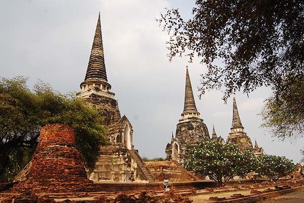 เจดีย์ 3 องค์วัดพระศรีสรรเพชญ์ บรรจุ พระธาตุพระพุทธเจ้า และ กษัตริย์อีก 2 พระองค์? เจดีย์ 3 องค์วัดพระศรีสรรเพชญ์ บรรจุ พระธาตุพระพุทธเจ้า และ กษัตริย์อีก 2 พระองค์?