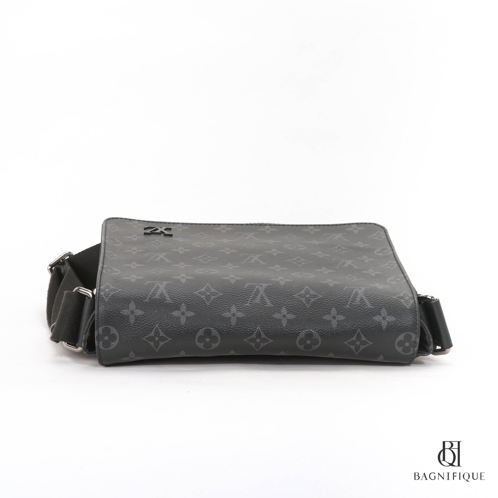 Louis Vuitton DISTRICT MESSENGER PM BLACK MONOGRAM CANVAS SHW -  bagnifiquethailand