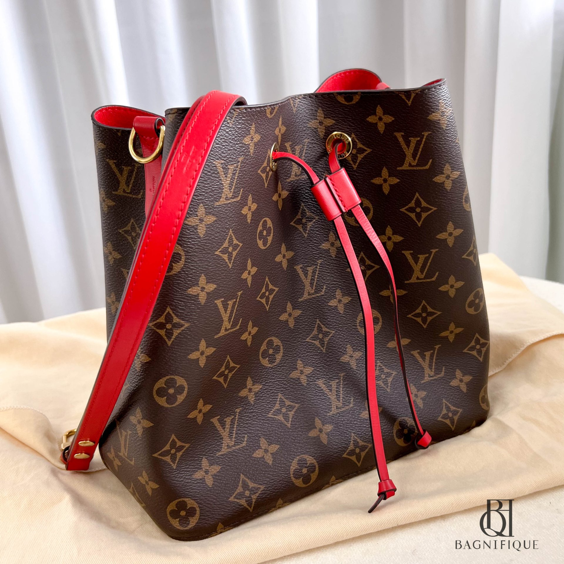 Louis Vuitton NeoNoe Monogram-w/Red