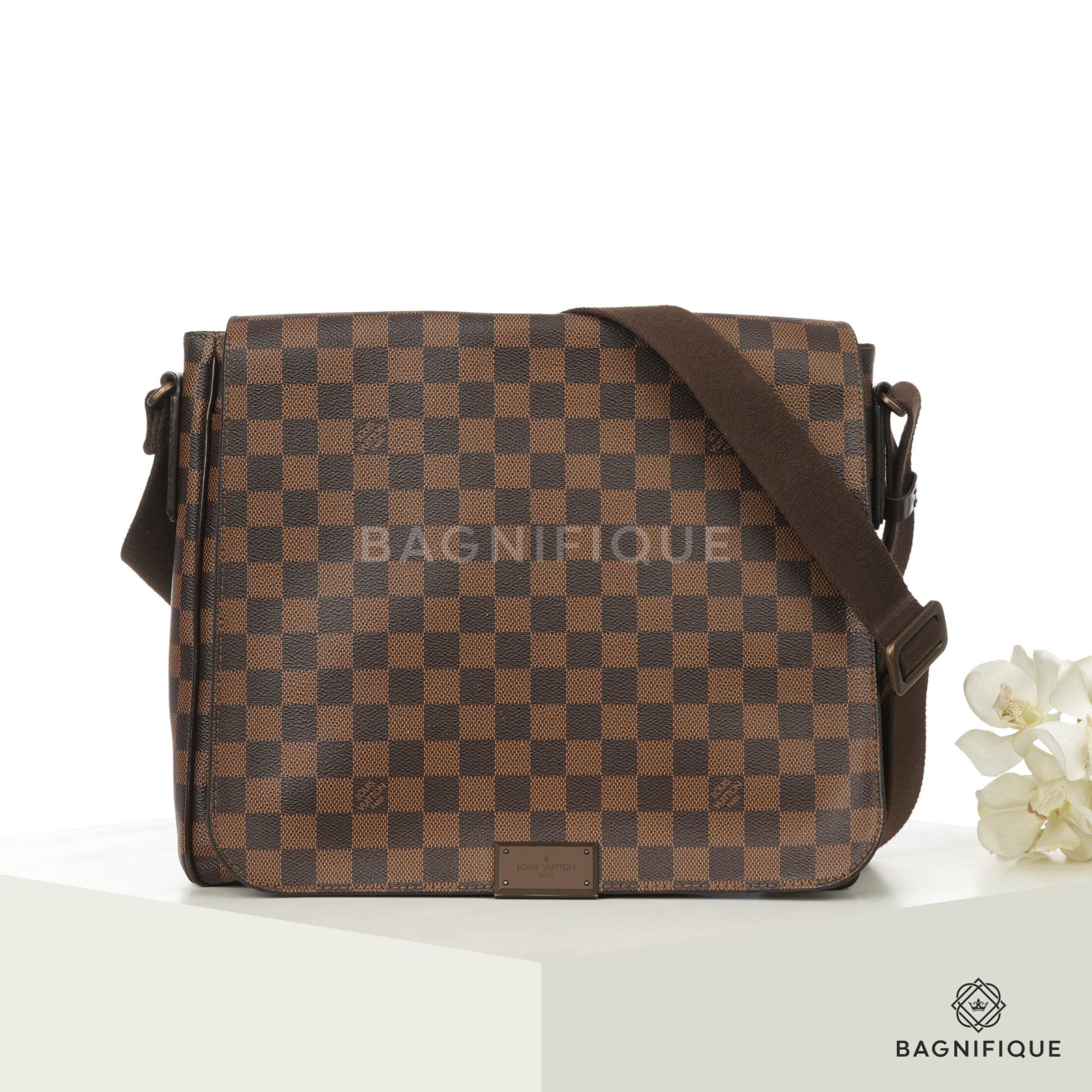 LOUIS VUITTON District MM Damier Ebene Messenger Bag, Luxury, Bags