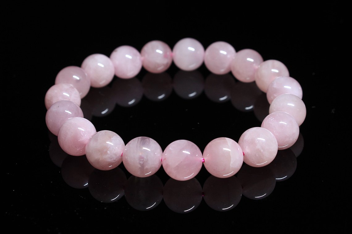 Rose Quartz Madagascar (โรสควอตซ์ มากัสก้าร์) หินแห่งความรัก มีเสน่ห์ และผู้คนเมตตา Rose Quartz Madagascar (โรสควอตซ์ มากัสก้าร์) หินแห่งความรัก มีเสน่ห์ และผู้คนเมตตา