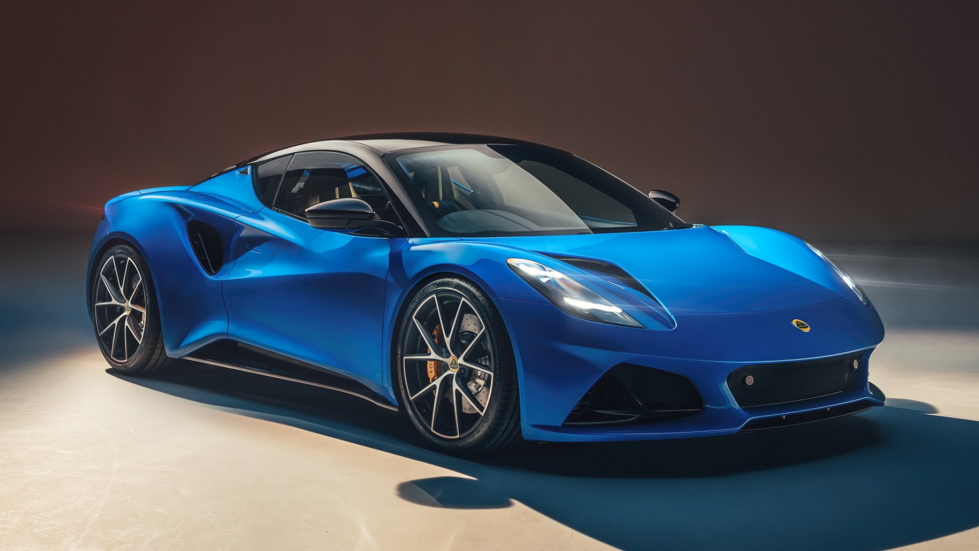 Lotus Emira สปอร์ตคาร์ระดับพรีเมี่ยมใหม่ล่าสุด มาพร้อมขุมพลังวางกลาง 4 สูบ พัฒนาร่วมกับ AMG