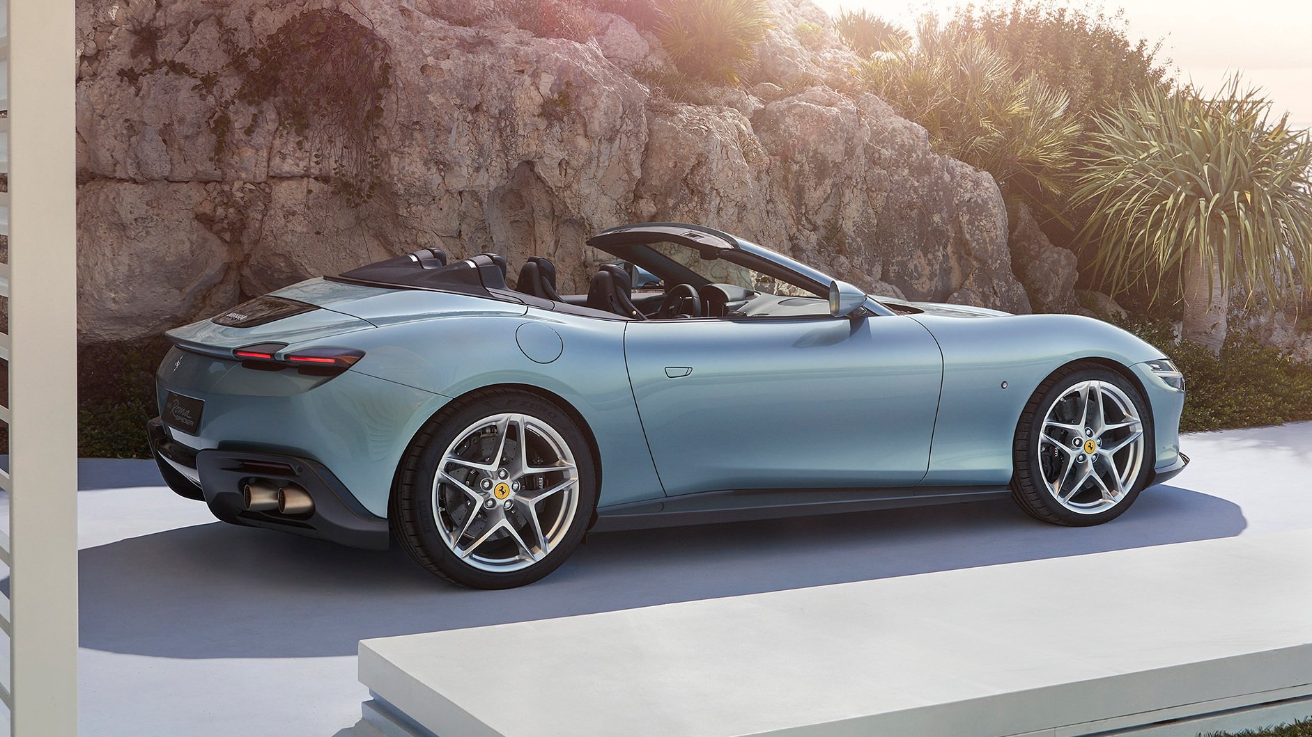 เผยโฉม!! Ferrari Roma Spider เปิดประทุนหลังคาผ้าใบเครื่องวางหน้าที่ไม่ได้เห็นมายาวนาน...