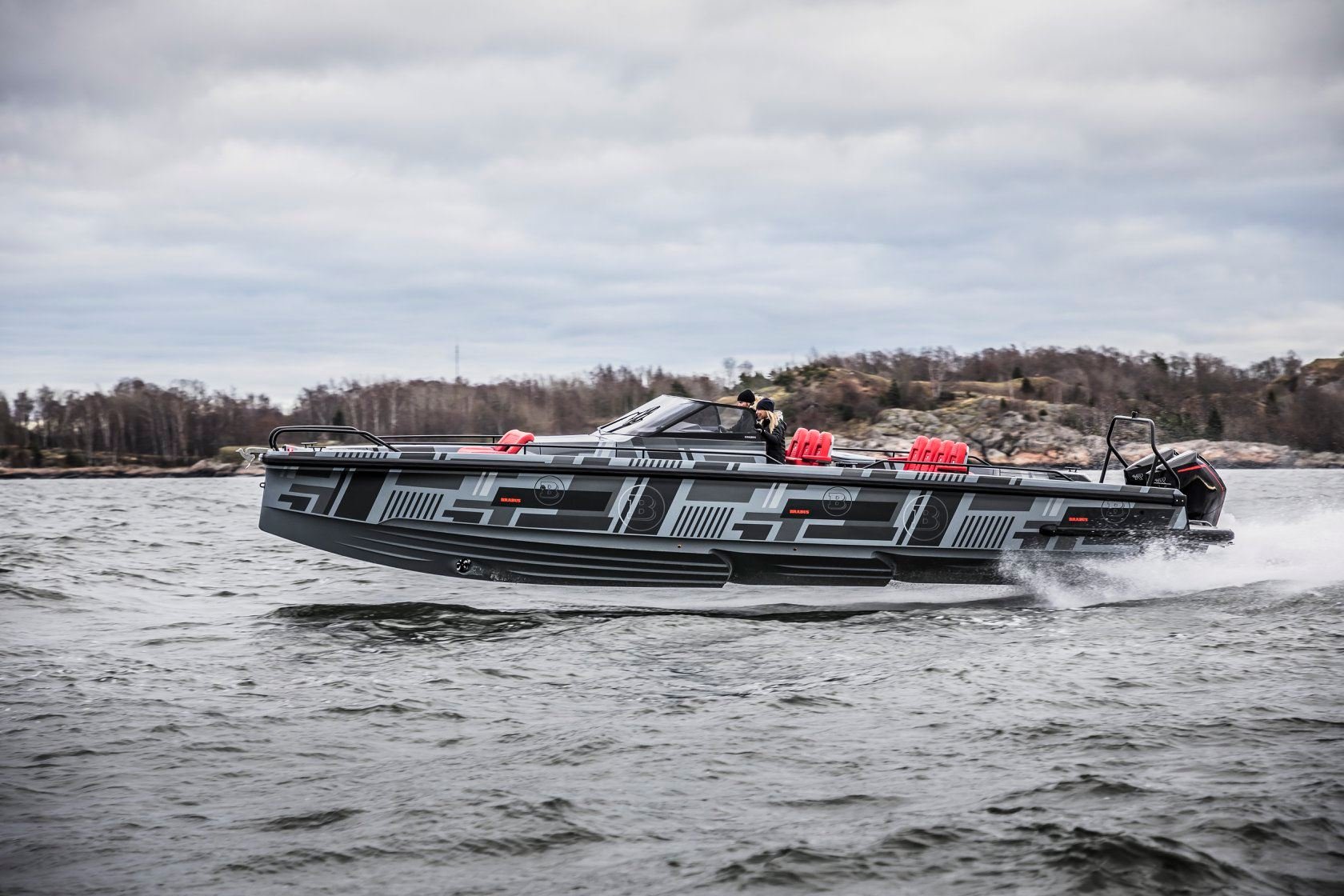 Brabus Shadow 900 เรือสุดหรู โดยแผนก Brabus Marine