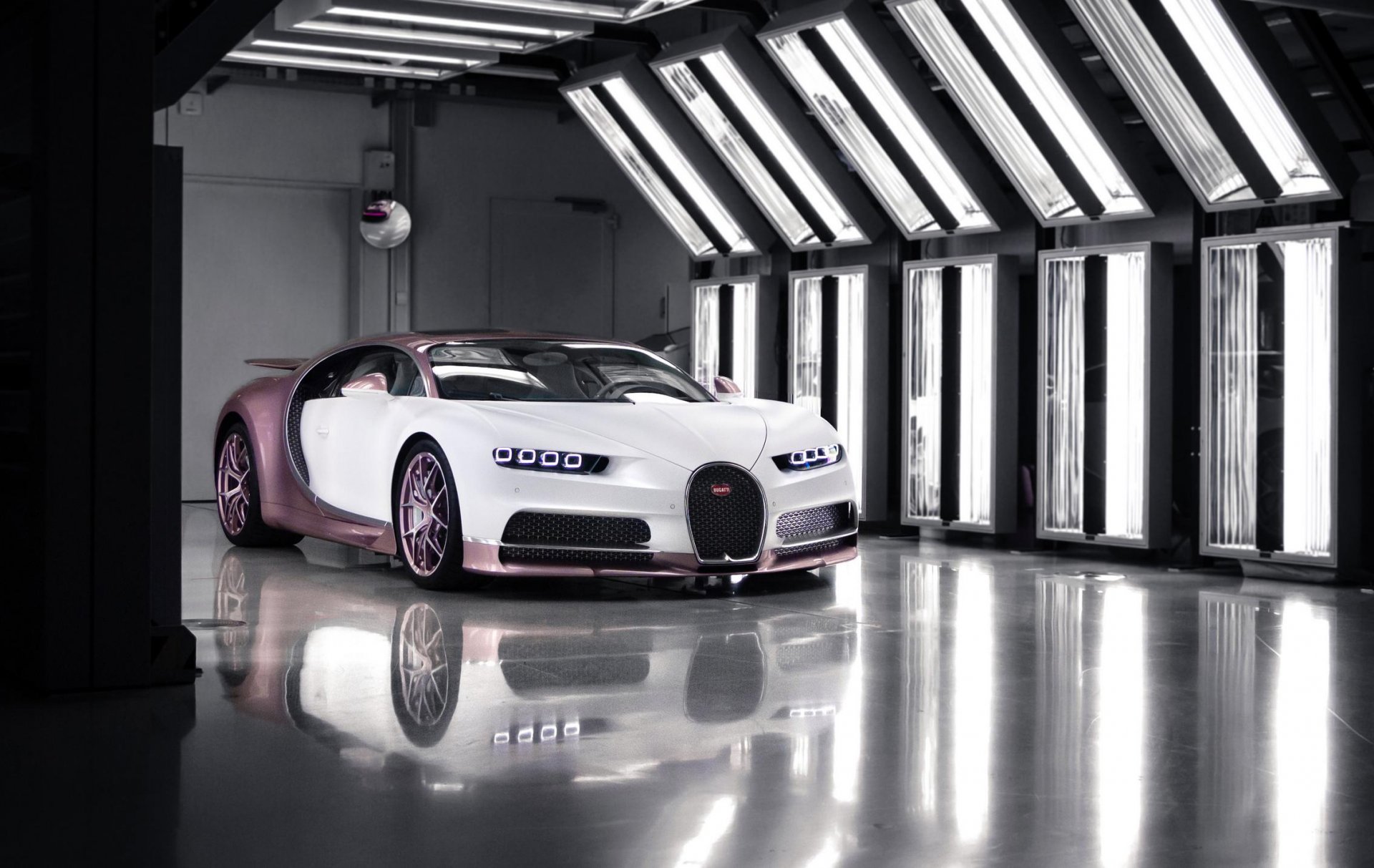 รวยจัด!! ถอย Bugatti Chiron Sport สีชมพู เป็นของขวัญแฟนวันวาเลนไทน์
